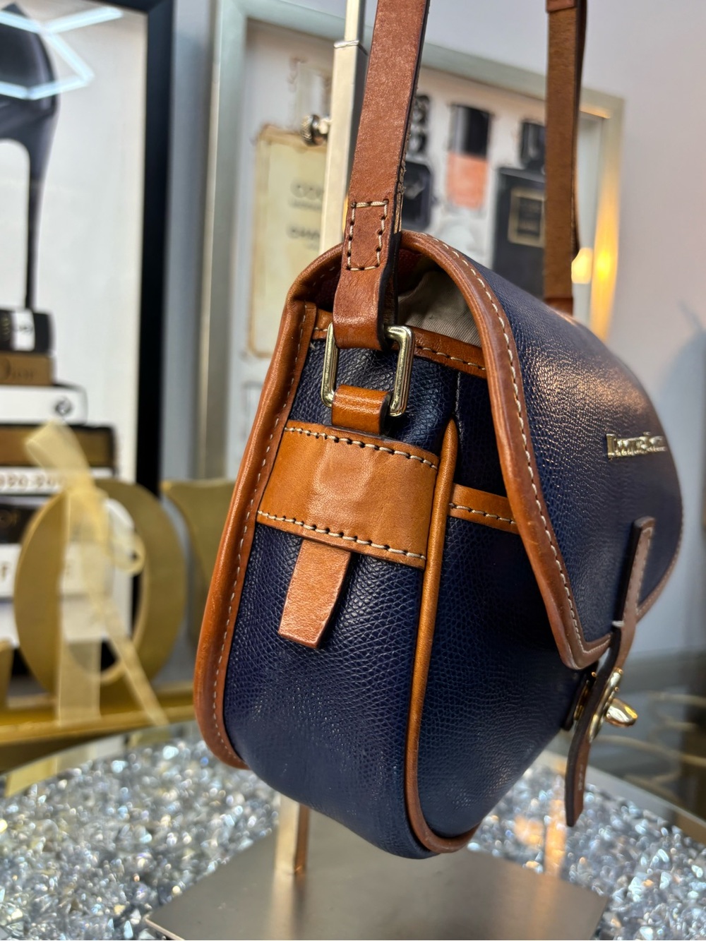 Dooney & Bourke made in china Claremont Field Bag EUC - Picture 6 of 16